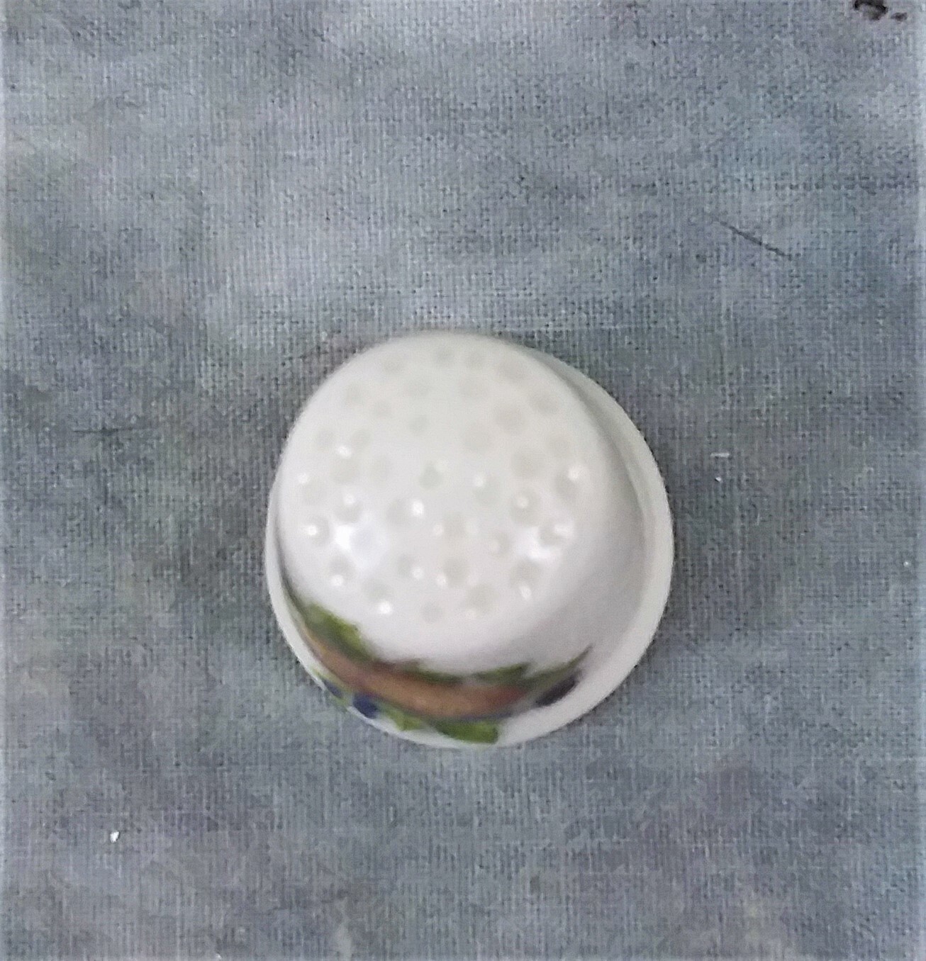 COLLECTIBLE GIMBELS THIMBLES CERAMIC THIMBLE WITH FRUIT IN THE ORIGINAL