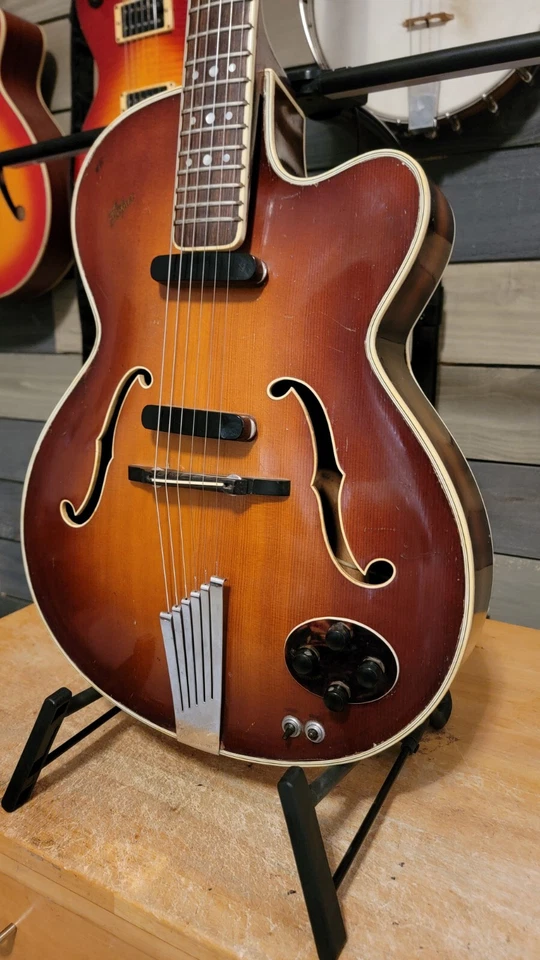 Guitarra eléctrica Hofner President 1956 2 pastillas recortadas Sunburst buen estado con HSC Foto 3 de 4