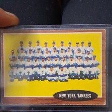 Topps 1961 New York Yankees Team #251 Sports Trading Cards Lot Roger Maris Ford