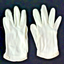 Vintage Small White Short Gloves w/ Tiny Buttons on Cuff
