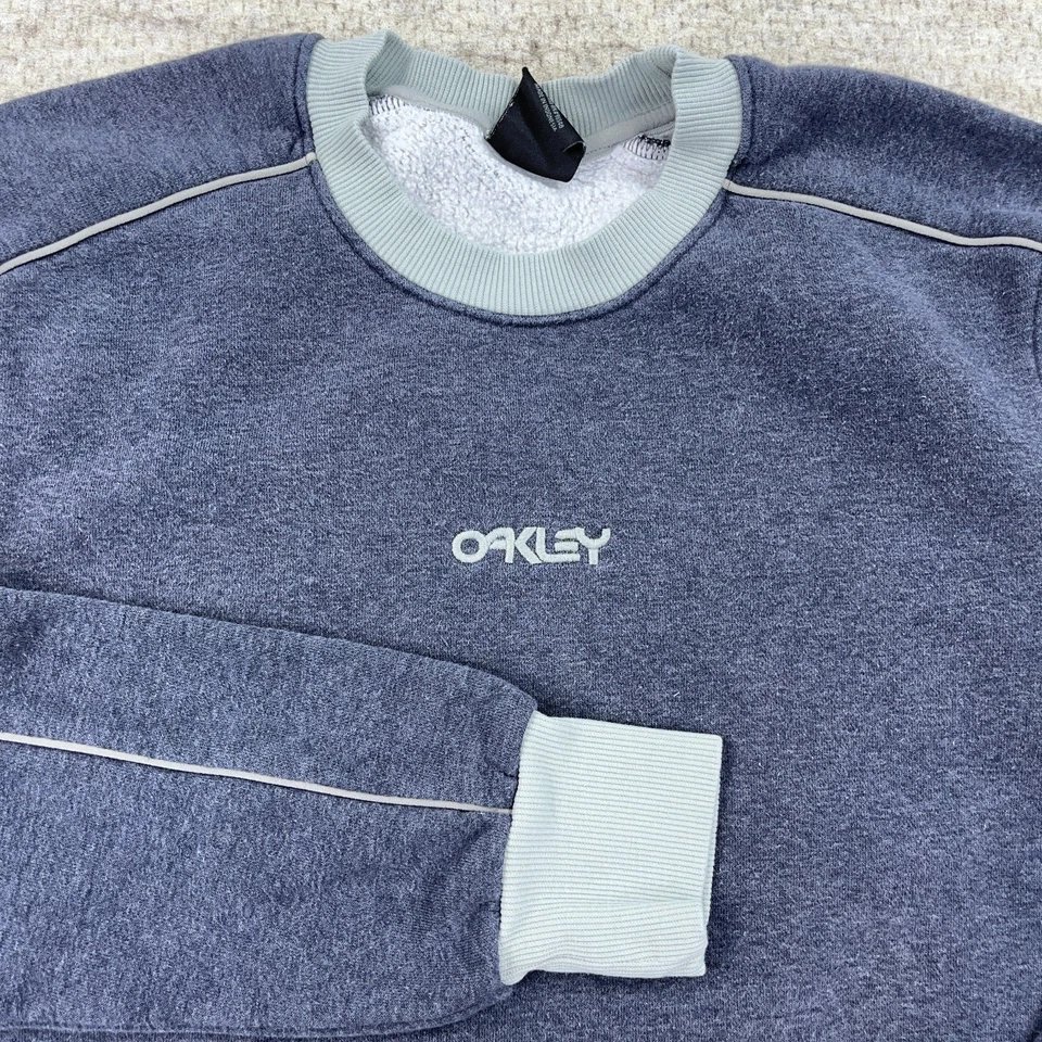 Moletom Oakley Vintage Y2K Masculino Médio Azul Cinza Gola Redonda Logotipo Central Travis - Imagem 2 de 4