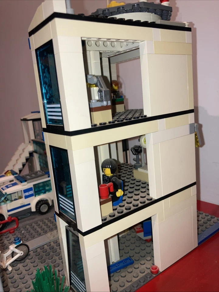 LEGO City 7498 Police Station, foto 4 de 5