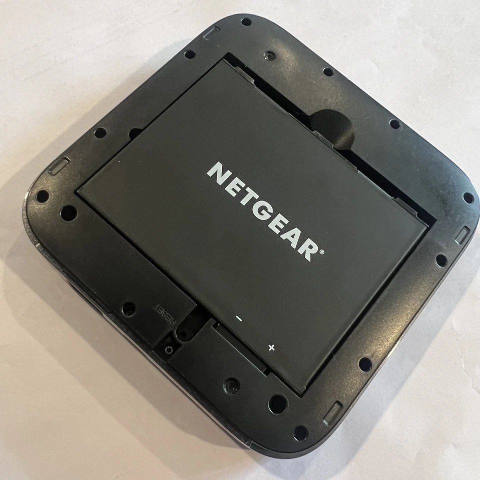 NETGEAR AT&T M6 PRO Nighthawk MR6500 WiFi 6 Mobile Router (5G).  Unlocked - Image 3 of 4