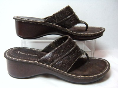 bare traps womens flip flop sandals