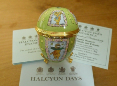 Boxed Ltd Ed Halcyon Days Winnie the Pooh ''Easter Bonnets'' Emaille Ei-Form Box