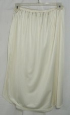  7692 NICE VINTAGE 'VANITY FAIR' IVORY HALF SLIP W/LACE SLIT SIZE MEDIUM