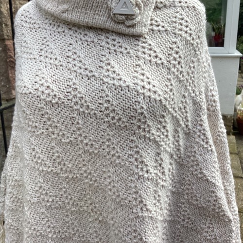 knitted poncho women Absolutely Gorgeous On Beautiful Condition xL - Picture 21 of 24