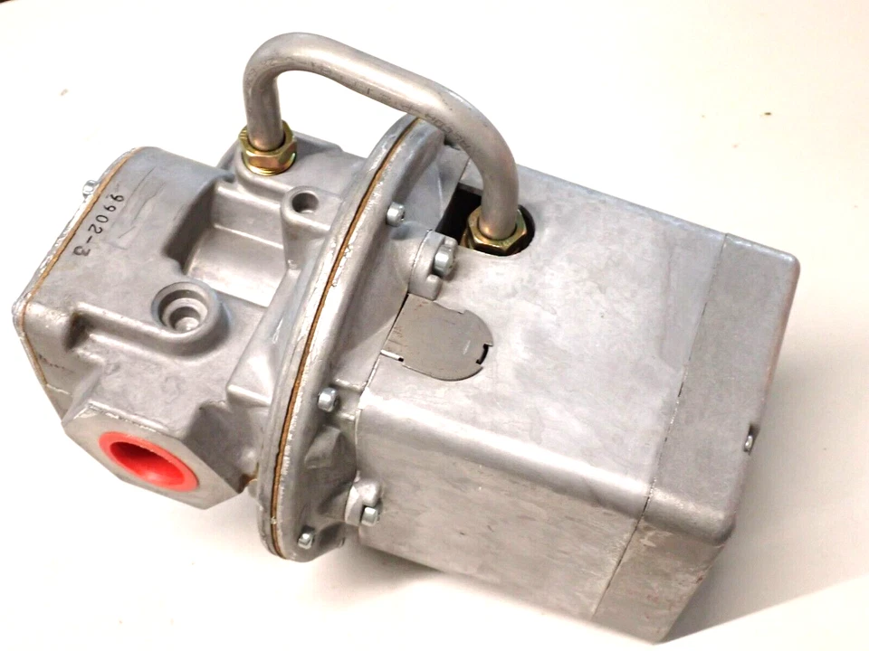 220D MAXITROL PRESSURE REGULATOR NEW - Image 2 of 4