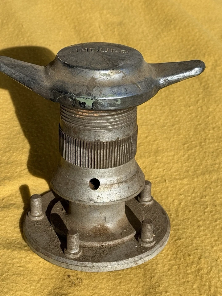 Vintage Jaguar Wire Spoke Wheel Spinner Knock Off Hub Splined Key Way Unknown - Image 2 of 4