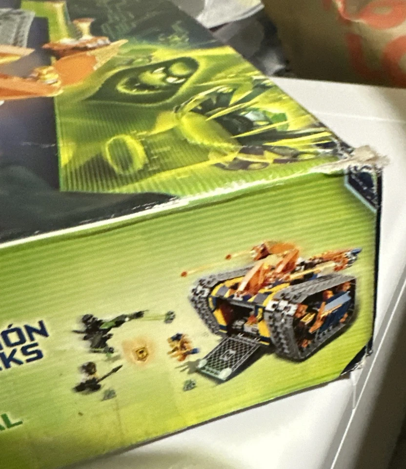 Nuevo LEGO NEXO KNIGHTS: Axl's Rolling Arsenal (72006) (CAJA DAÑADA) Foto 4 de 4