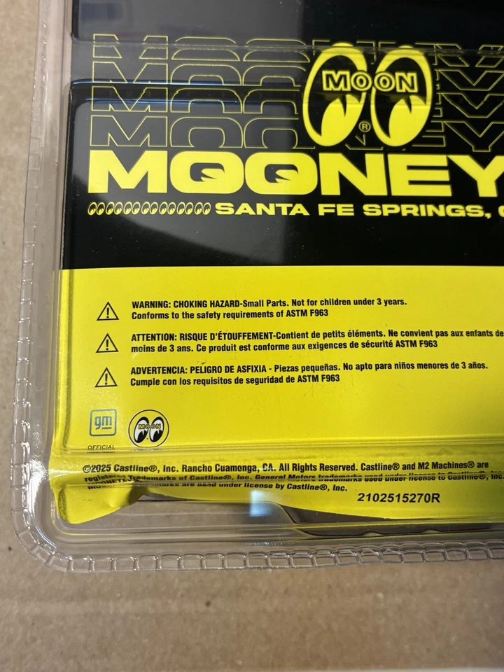 M2 Machines 1:64 MOONEYES 1988 GMC Sierra 1500 Custom Limited Hobby Chase - Read - Image 3 of 4