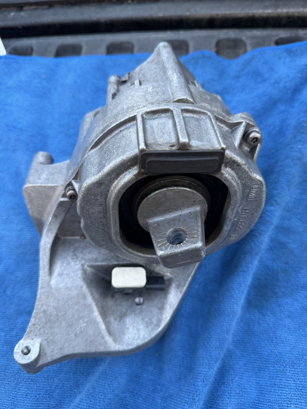 BENTLEY ACTIVE ENGINE MOUNT RIGHT SIDE 3SA199384A OEM