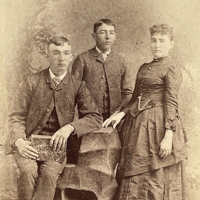MT STERLING IL Older Siblings Family Group FANCY BACK CABINET CARD Antique Photo