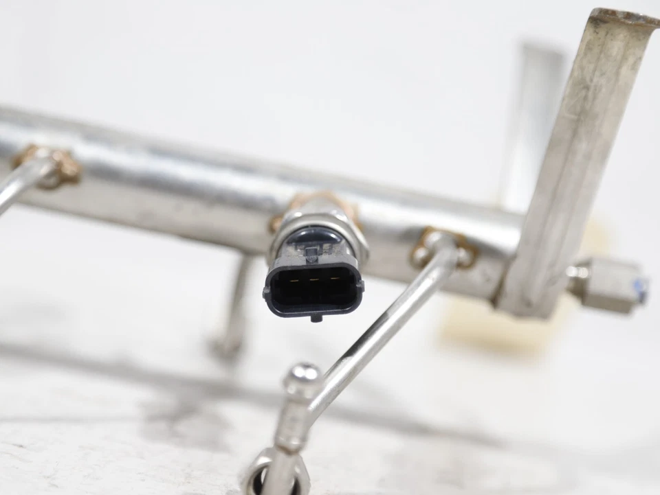 Unidade de montagem de injetores de trilho de combustível motor Porsche Panamera 3.6L 2010-2016 fabricante de equipamento original 78K - Imagem 3 de 4