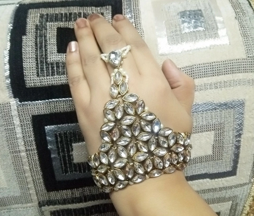 Bracciale con zirconi da sposa indiana manetta perle placcate oro antico gioi... - Immagine 2 di 3