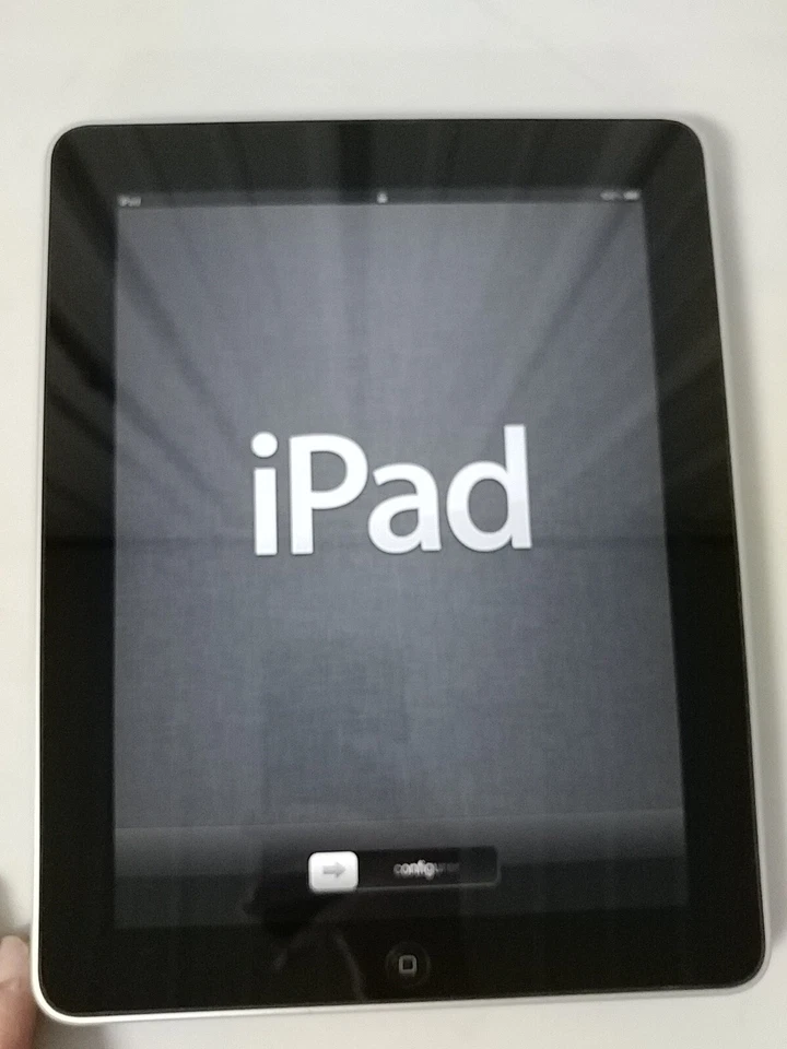 Apple iPad 1st Generation 16GB, Wifi, 9.7in Model A1219 Silver - Image 2 of 4