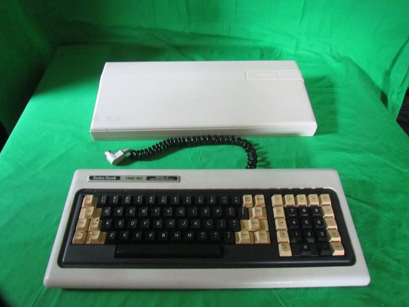 Vintage Radio Shack TRS-80 Model 12 Micro Computer Keyboard w/Cover Untested
