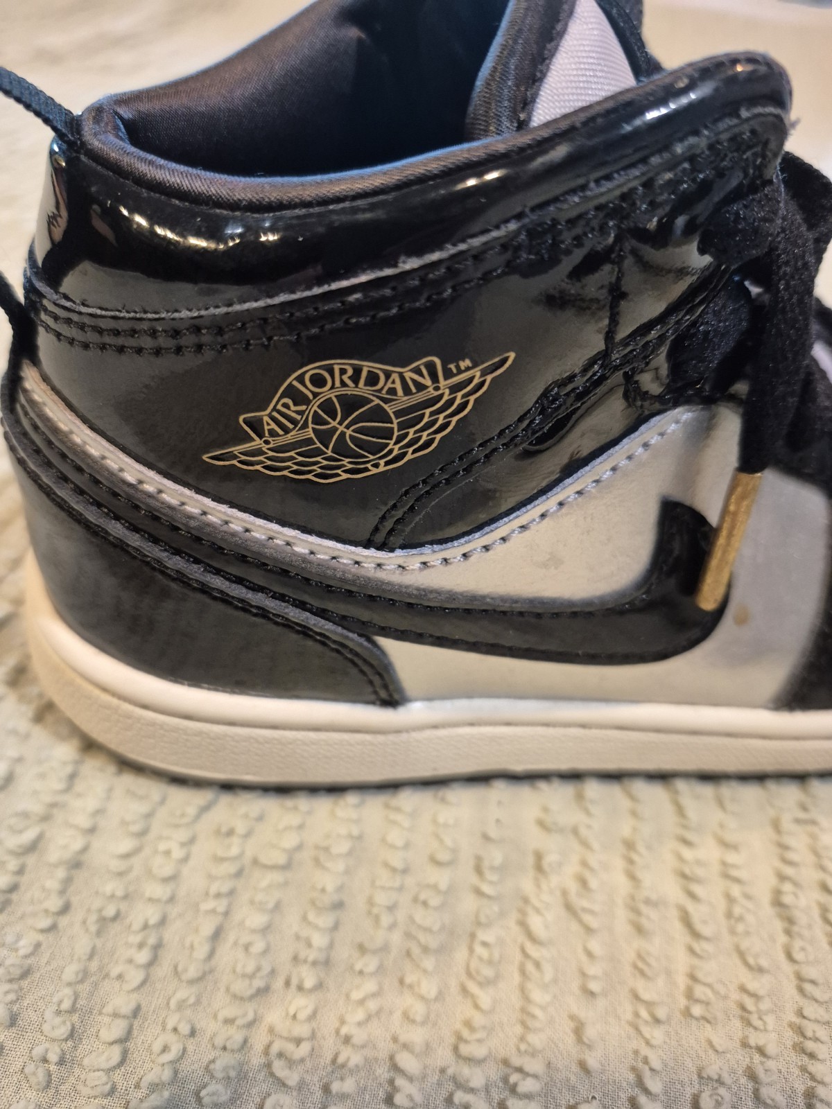 Nike Air Jordan 1 Mid SE Black Metallic Silver Gold Youth 2Y Jumpman Shoes