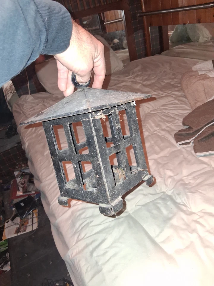 Linterna de jardín de hierro fundido estilo japonés de colección pagoda hoja de uva lámpara pátina oxidada Foto 3 de 4