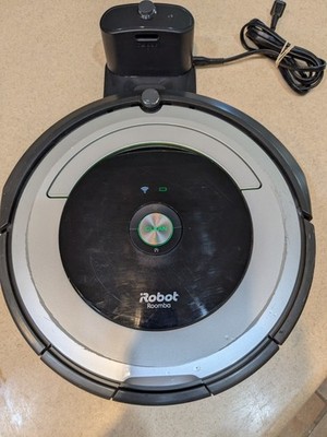 iRobot Roomba 690  Robotic  Vacuum Cleaner/Charging Base ..Wifi ...