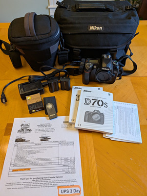 Nikon D70s 6.1MP Digital SLR Camera Body & Accessories - For Parts