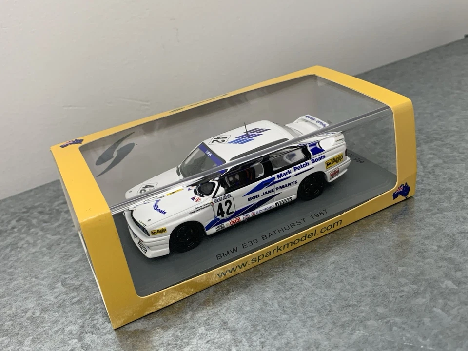 Spark 1:43 BMW E30 M3 Bathurst 1987 - Imagem 2 de 4