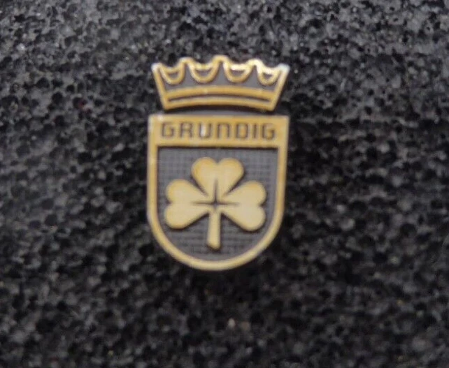 Firmenzeichen, Emblem, Logo  " GRUNDIG " Yacht Boy 215 und andere          [C06]