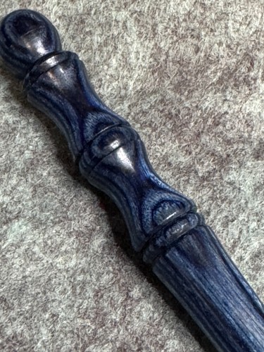 Hand carved BLUE JEANS BLUE Wood YARN CROCHET HOOK size I - Picture 2 of 4