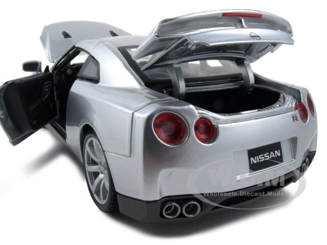 Nissan GT-R R35 (2009) 1/18 ミニカー Fast & Furious Brian's 2009 Nissan GT-R R35 1:18 Scale