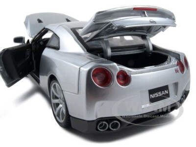2009 NISSAN GT-R R35 SILVER 1/18 DIECAST MODEL CAR BY BBURAGO