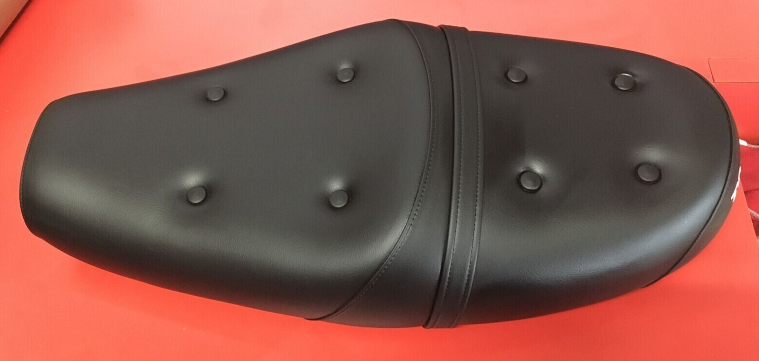 BRAND NEW TRIUMPH KING AND QUEEN ROYAL SEAT A2310734 BONNEVILLE