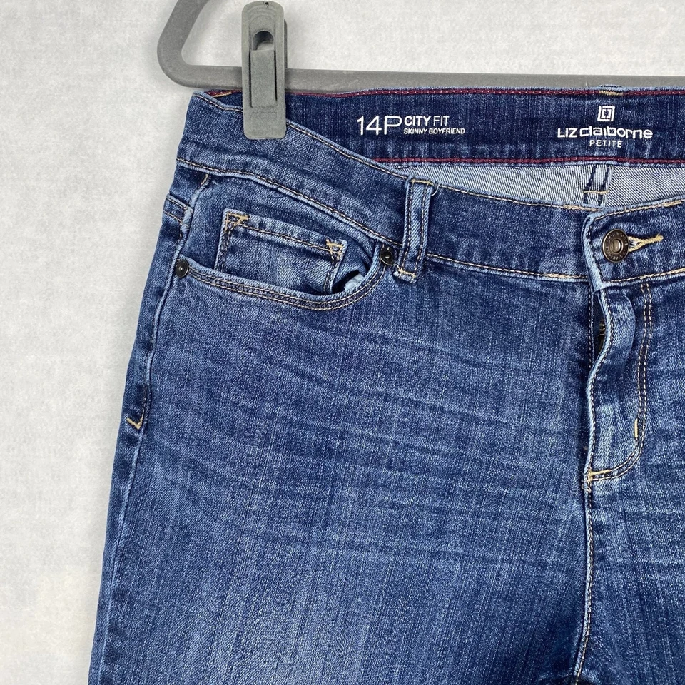 Pantalones de mezclilla para mujer Liz Claiborne Petite talla 14P calce urbano ajustados novio lavado oscuro Foto 3 de 4