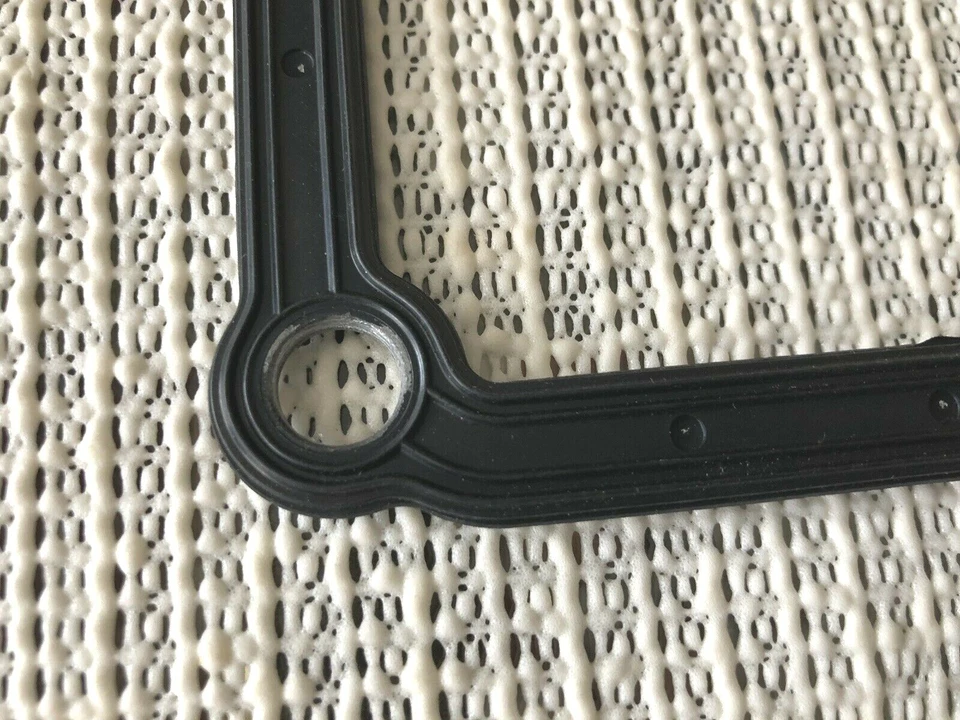 Прокладка масляного поддона автоматической коробки передач FelPro TOS18715 резиновая поверх стальной прокладки - Изображение 3 из 4