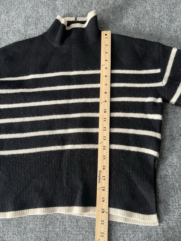 Suéter tejido cuello alto falso H&M para mujer talla XSBlack Off White a rayas holgado 21”L Foto 3 de 4