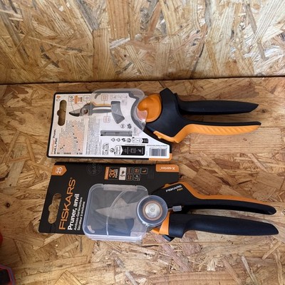 1x Fiskars PowerGear P941 Gartenschere - Schwarz/Orange (1057174)