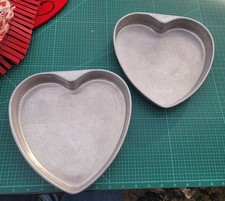 Set of 2 Vintage Aluminum Heart Cake Pans Hea...
