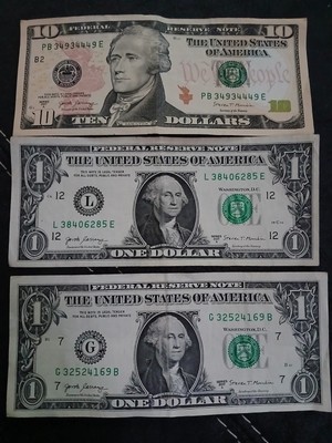 Tres Billetes Para La Venta,