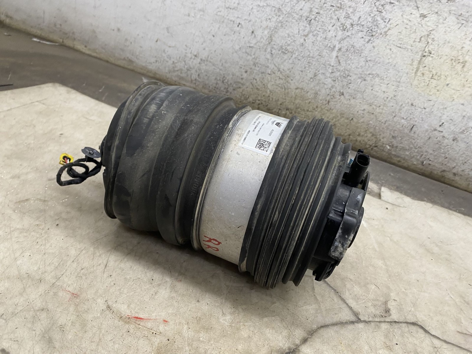 2020-2024 ASTON MARTIN DBX 4.0L RIGHT REAR AIR SUSPENSION SPRING MY83-5B906-AA