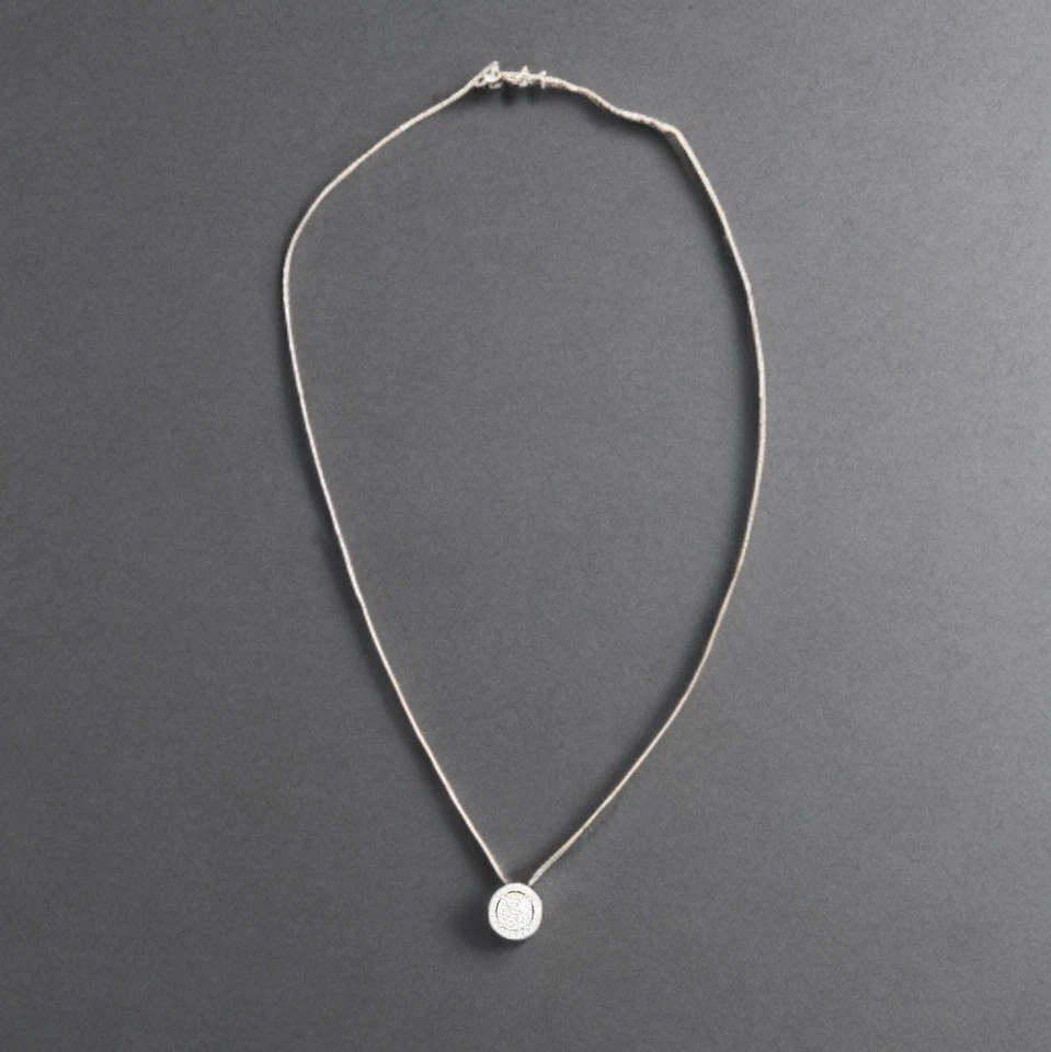 Deslumbrante collar colgante con halo de diamantes de oro blanco de 14 quilates 0,38 quilates TW Foto 3 de 4