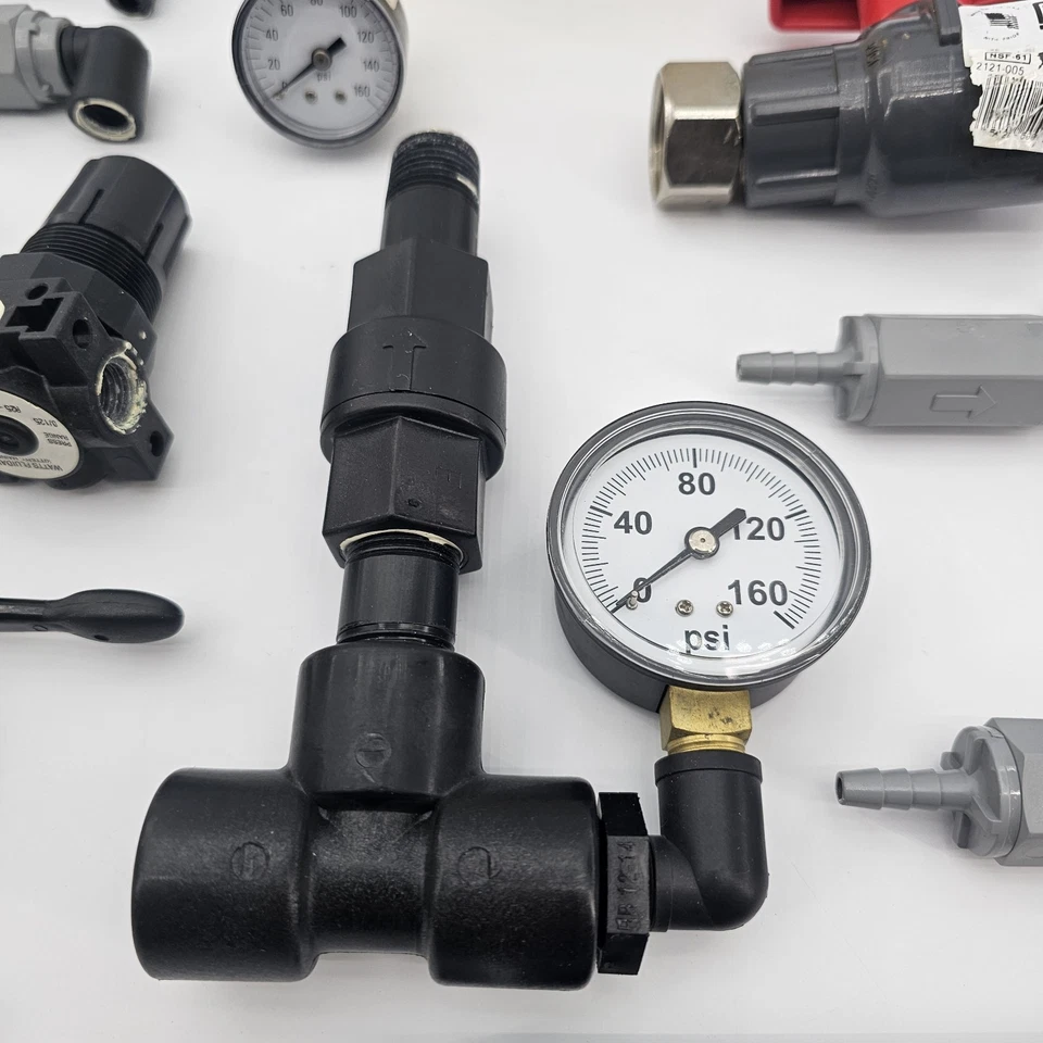 Lote de Válvulas de Bola de Plástico Lanzas Surtidas Medidores y Accesorios Varios  Foto 2 de 4