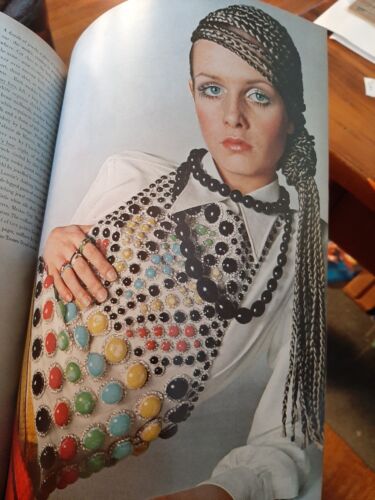 Vogue Apr. 15 1968 Penn Cover AVEDON Jean SHRIMPTON TWIGGY Tree VERUSHKA - Picture 7 of 10