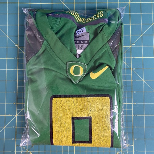 Camiseta del equipo Nike de los Oregon Ducks #8 Fighting Ducks verde amarillo - Imagen 13 de 13