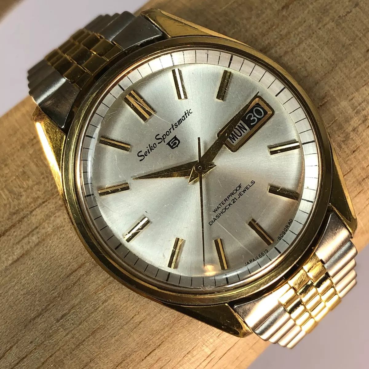 Vintage Seiko Sportsmatic Mens Gold Tone Day Date 21 Jewels 6619-8060 Watch