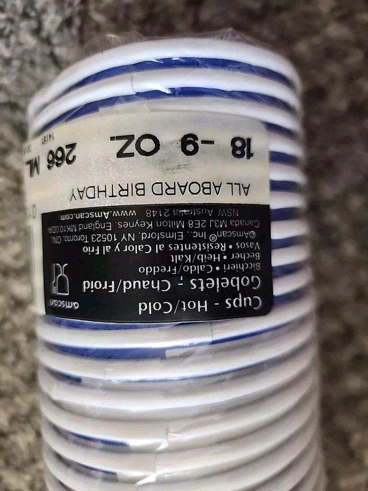 Lindo camión de tren para niños a bordo fiesta de primer cumpleaños 9 oz. Tazas de papel Foto 2 de 4