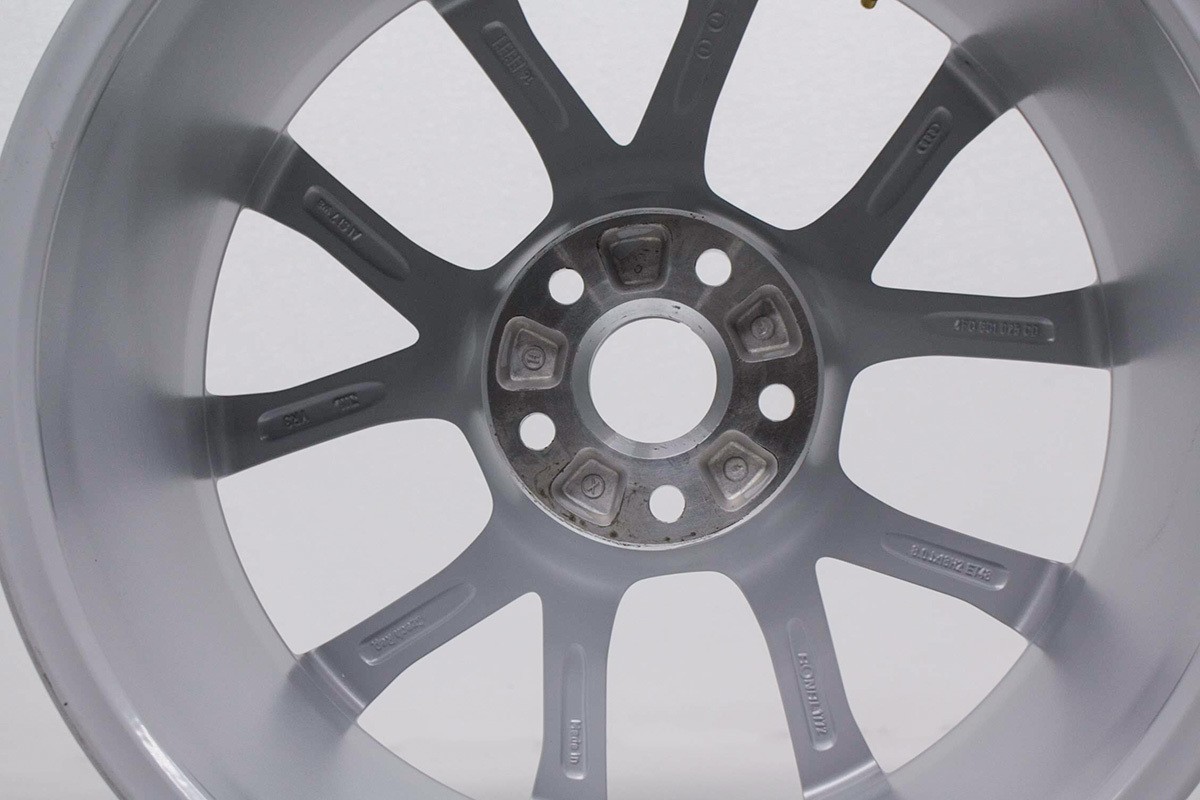 OEM Audi R8 18 inch Wheel 420-601-025-A Scratches