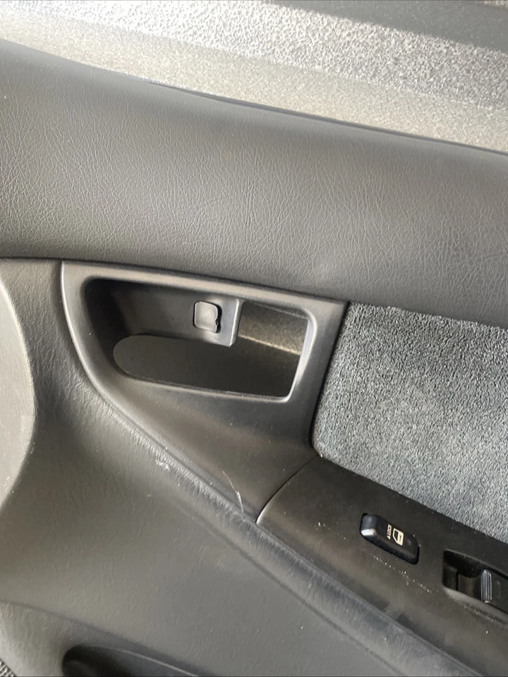 Panel de moldura de puerta delantera derecha Toyota Corolla 2003-2008 OEM Foto 3 de 4