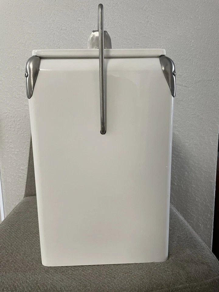 Enfriador de bebidas Titos hecho a mano vodka Austin Texas, nunca usado. 12”w X 15”t X 9”d Foto 2 de 4