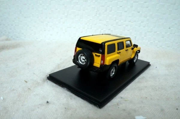 Spark Model SPARK Hummer H3 2006 1 43 Mini Car Yellow - Image 2 of 3