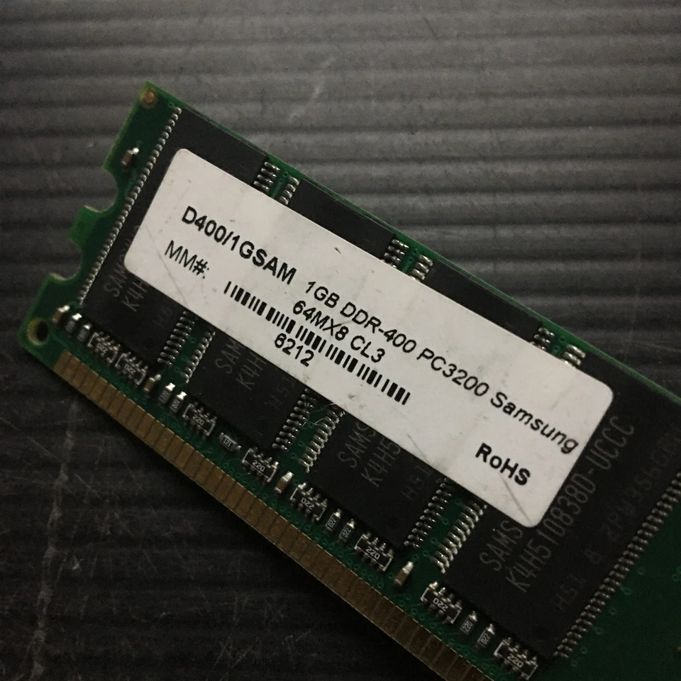 Memoria RAM de escritorio Samsung 1 GB DDR-400 PC3200 64Mx8 CL3 Foto 3 de 3