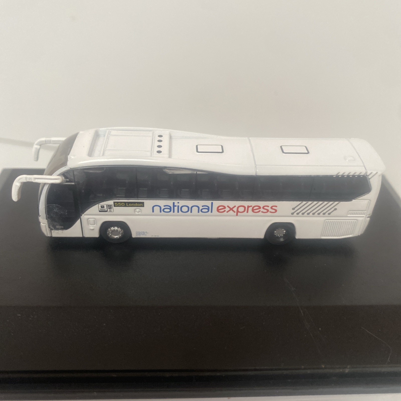 Oxford NPE001 - Plaxton Elite Coach - National Express - N Gauge thumbnail 5